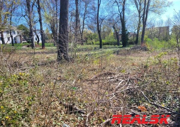 Pozemok pre bytovú výstavbu v Nitre na Zobore na predaj