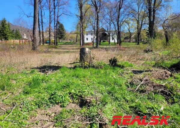 Pozemok pre bytovú výstavbu v Nitre na Zobore na predaj