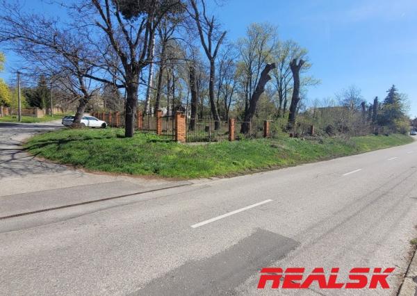 Pozemok pre bytovú výstavbu v Nitre na Zobore na predaj