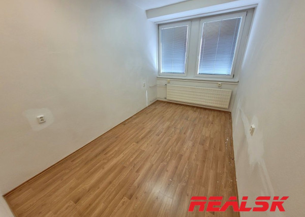 Celé poschodie s kanceláriami v centre Nitry na prenájom