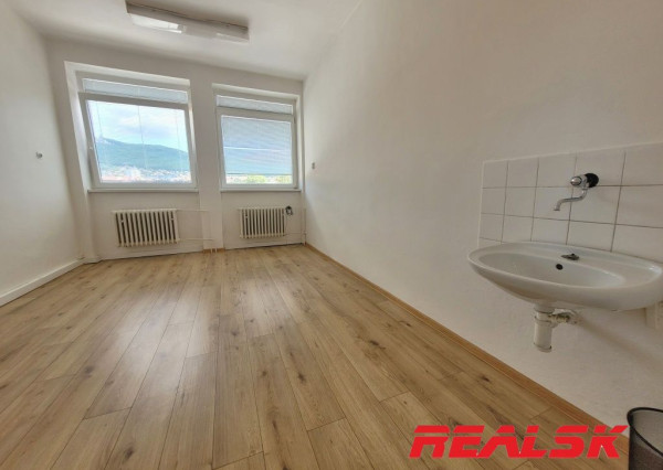 Kancelárie od 12 do 100 m2 v Nitre na prenájom