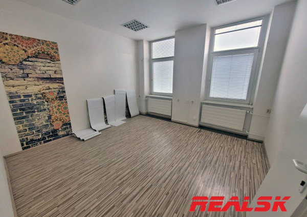 Kancelárie s parkovaním v centre Nitry na prenájom