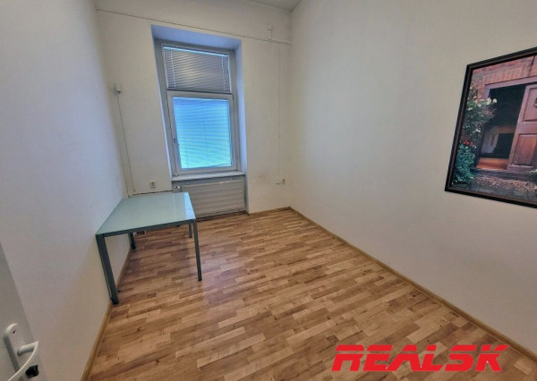 Kancelárie s parkovaním v centre Nitry na prenájom