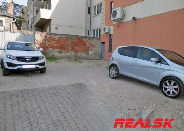 Kancelárske priestory na Svätoplukovom námestí v Nitre na prenájom