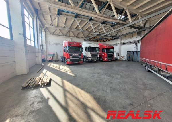 Skladové priestory so žeriavom v Nitre na prenájom