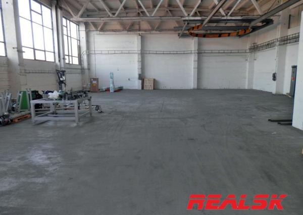 Skladové priestory so žeriavom v Nitre na prenájom