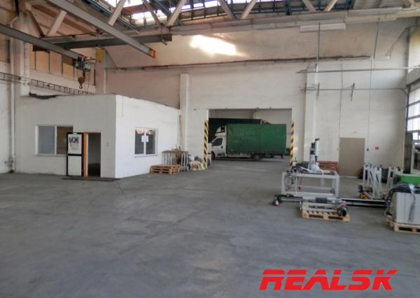 Skladové priestory so žeriavom v Nitre na prenájom