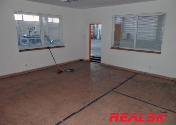 Skladové priestory so žeriavom v Nitre na prenájom