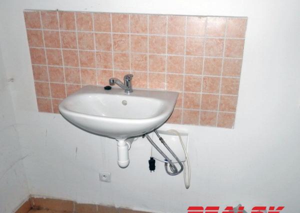 Skladové priestory so žeriavom v Nitre na prenájom