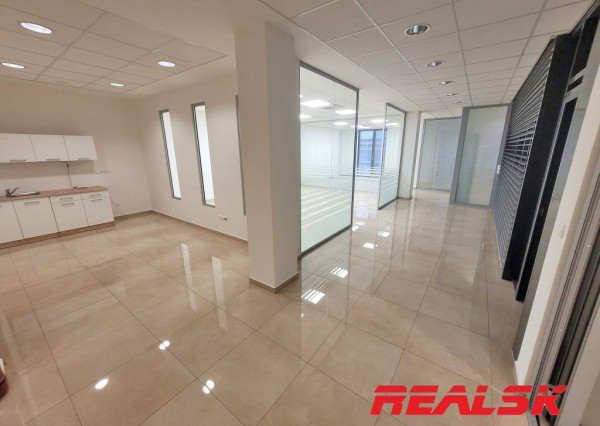 Nadštandardné kancelárske priestory v centre Nitry na prenájom