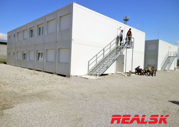 Zabehnutá ubytovňa pre 100 osôb blízko JLR pri Nitre na predaj