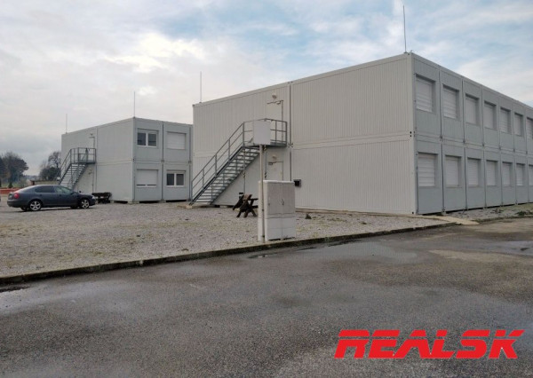 Zabehnutá ubytovňa pre 100 osôb blízko JLR pri Nitre na predaj