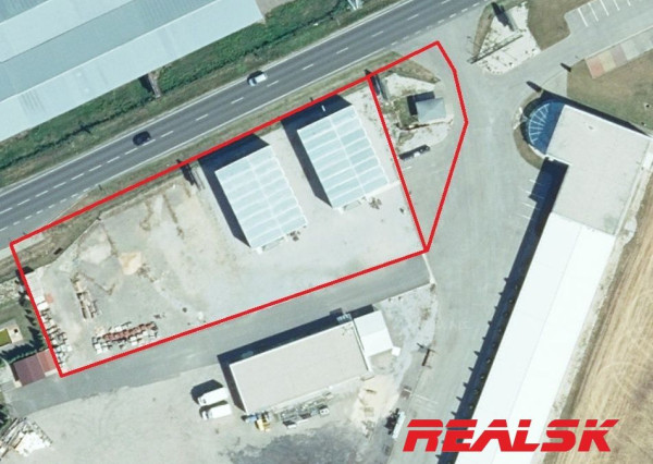 Zabehnutá ubytovňa pre 100 osôb blízko JLR pri Nitre na predaj