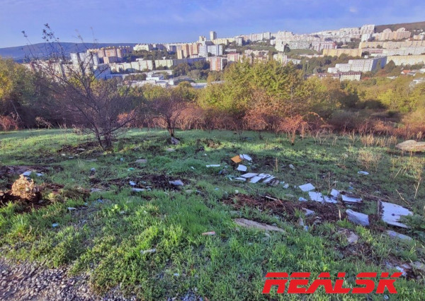 Stavebný pozemok v Karlovej Vsi na predaj