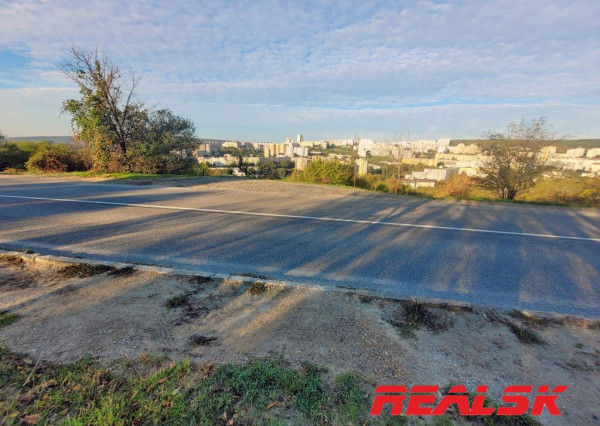 Stavebný pozemok v Karlovej Vsi na predaj