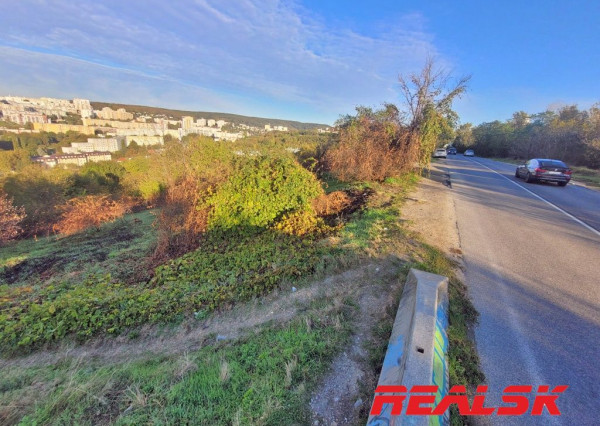 Stavebný pozemok v Karlovej Vsi na predaj