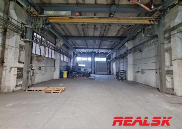 Priestory pre výrobu a skladovanie s mostovým žeriavom alebo bez, v Nitre na prenájom