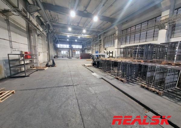 Priestory pre výrobu a skladovanie s mostovým žeriavom alebo bez, v Nitre na prenájom