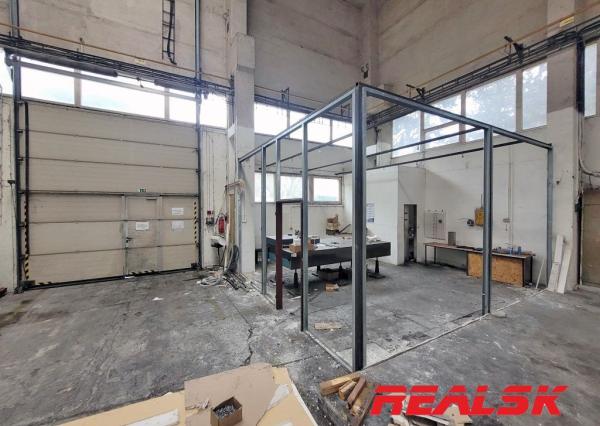 Priestory pre výrobu a skladovanie s mostovým žeriavom alebo bez, v Nitre na prenájom