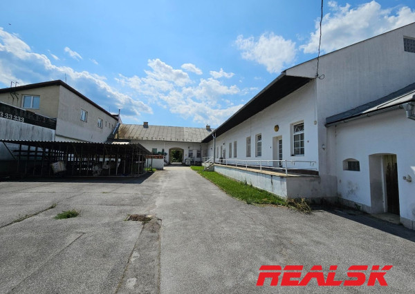 Budova pre obchod a služby v centre Zvolena