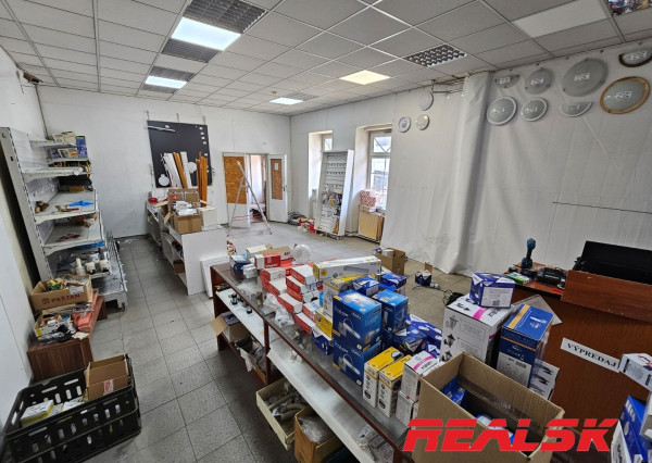 Budova pre obchod a služby v centre Zvolena