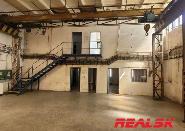 Výrobno-skladové priestory s mostovým žeriavom v Nitre na prenájom