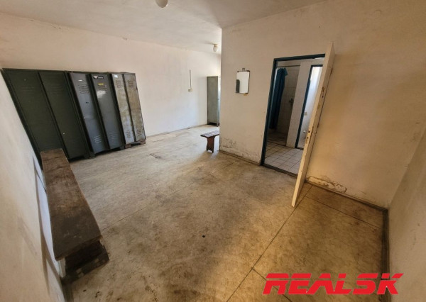 Výrobno-skladové priestory s mostovým žeriavom v Nitre na prenájom