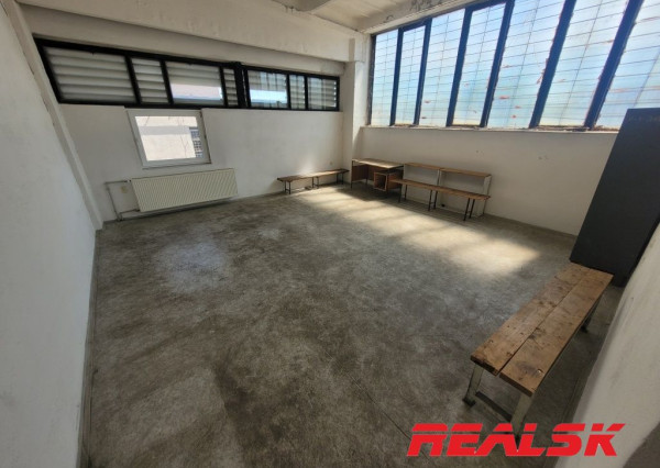 Výrobno-skladové priestory s mostovým žeriavom v Nitre na prenájom