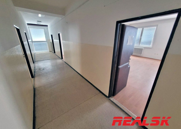 Výrobno-skladové priestory s mostovým žeriavom v Nitre na prenájom