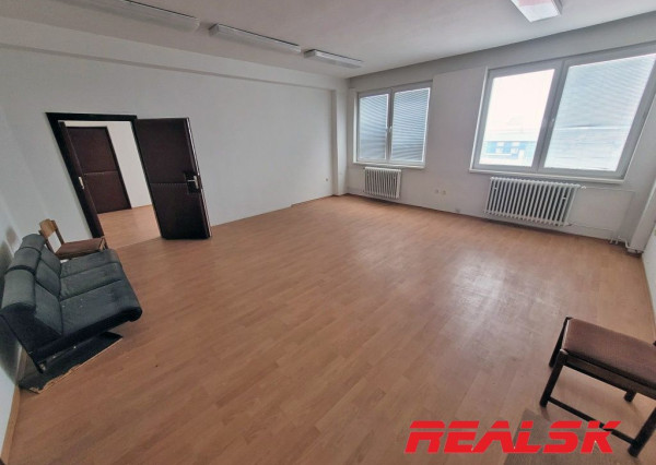 Výrobno-skladové priestory s mostovým žeriavom v Nitre na prenájom