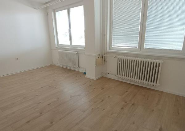 Kancelárie v Nitre na prenájom (Možnosť prispôsobiť plochu)