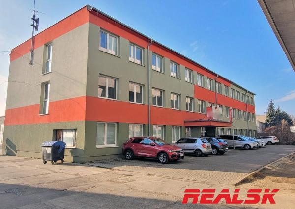 Kancelárie v Nitre na prenájom (Možnosť prispôsobiť plochu)