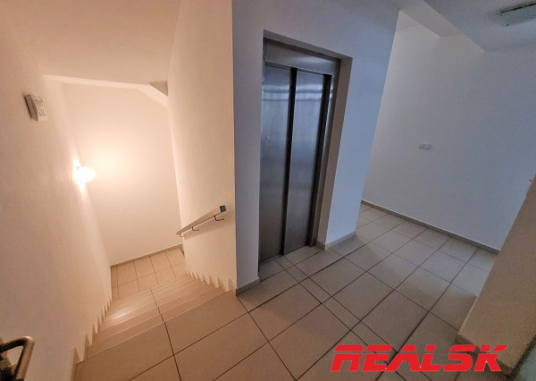 Kancelária s vyhradeným parkovaním v centre mesta na prenájom