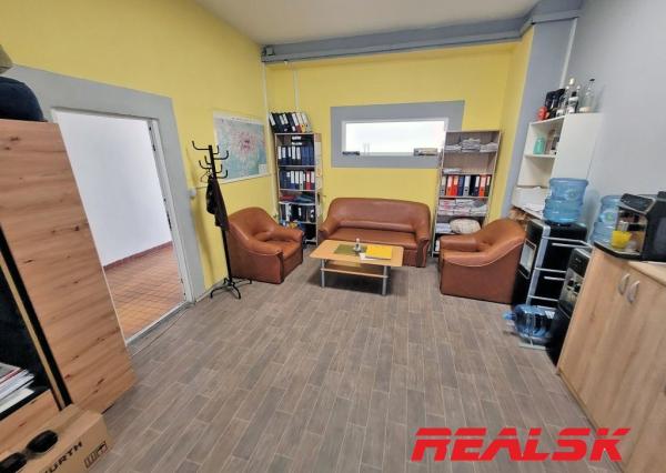 Kancelária s parkovaním v Nitre na prenájom