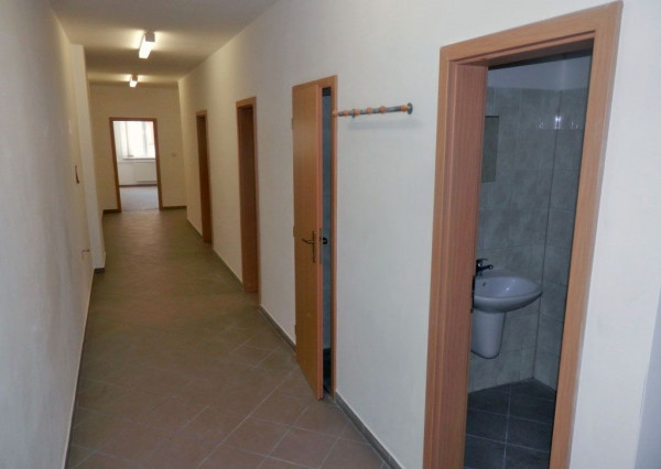 Kancelárie na pešej zóne v Nitre s možnosťou parkovania, na prenájom