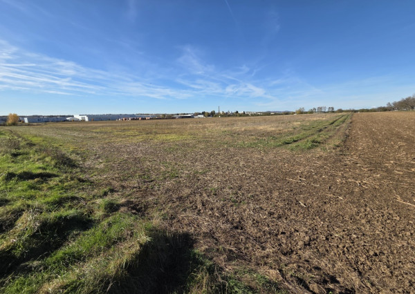 Na predaj pozemok v Priemyselnom parku Čab (okr. Nitra)