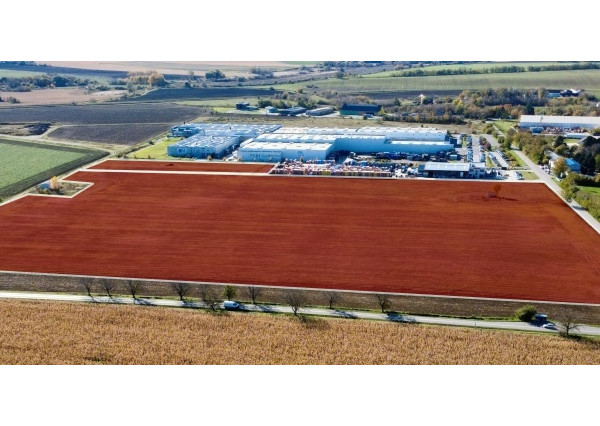 Na predaj pozemok v Priemyselnom parku Čab (okr. Nitra)