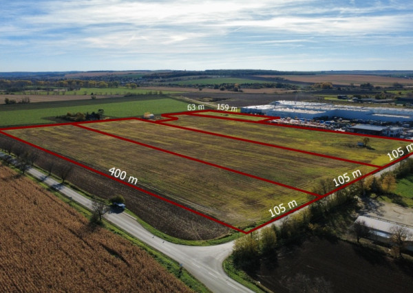 Na predaj pozemok v Priemyselnom parku Čab (okr. Nitra). Možnosť prispôsobiť plochu.
