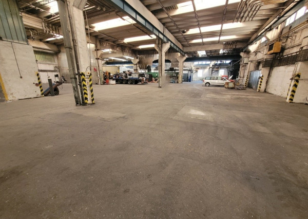 Výrobná hala s mostovými žeriavmi v Nitre na prenájom