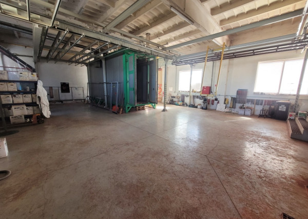 Hala s lakovňou v Nitre na predaj