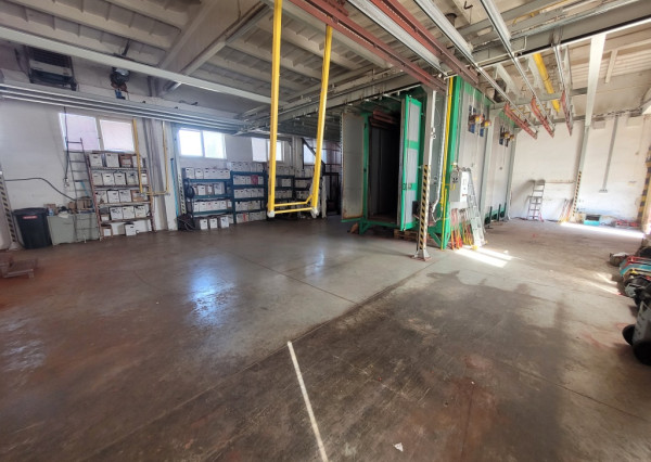 Hala s lakovňou v Nitre na predaj