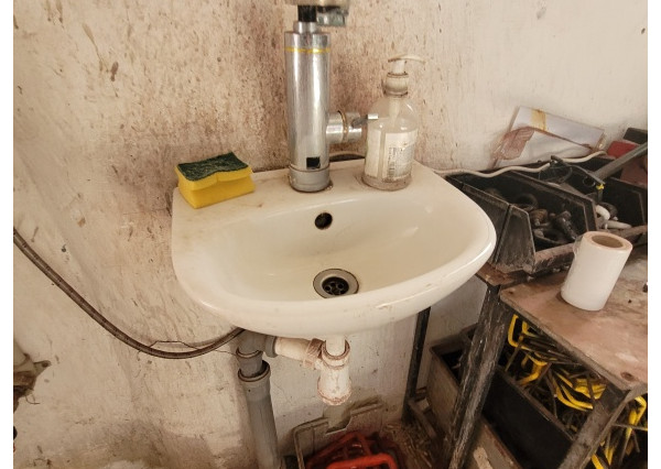 Hala s lakovňou v Nitre na predaj