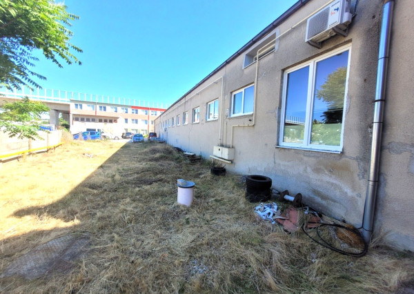 Hala s lakovňou v Nitre na predaj