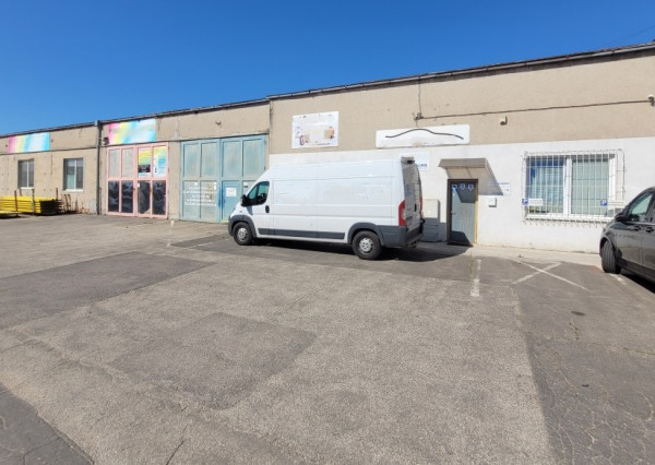 Hala s lakovňou v Nitre na predaj