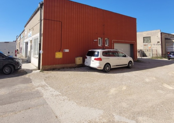 Hala s lakovňou v Nitre na predaj