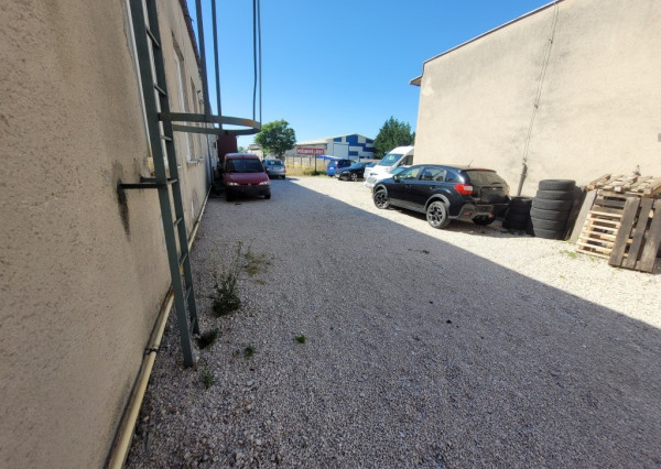 Hala s lakovňou v Nitre na predaj