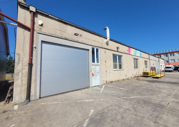 Hala s lakovňou v Nitre na predaj