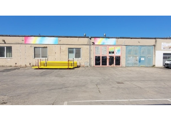 Hala s lakovňou v Nitre na predaj