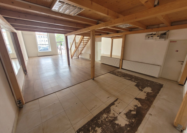 Prevádzkové priestory v centre Nitry s parkovaním - prenájom