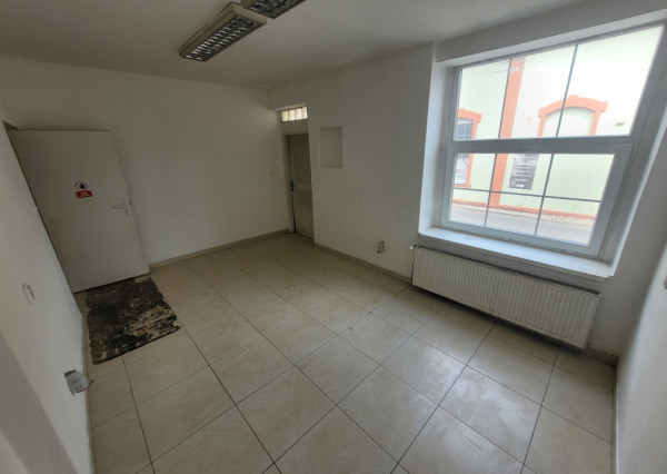 Prevádzkové priestory v centre Nitry s parkovaním - prenájom